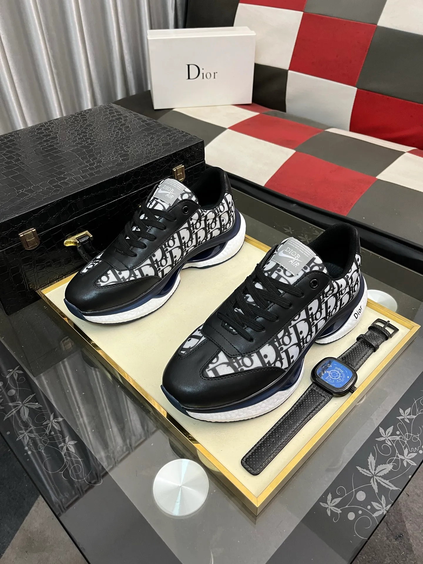 Men's shoes 💰458⌚️⌚️[Dior] The toe is designed to be a bit wider. The upper foot comfort is perfect. The thread is beautiful. It fits the pants perfectly and is versatile. Decorated with various classic details. It is the ideal choice for daily styling. It can be matched with various casual items to create exquisite looks. Fabric: First-layer cowhide/lining sheepskin TPU original outsole Size: 38-442️⃣Colors available